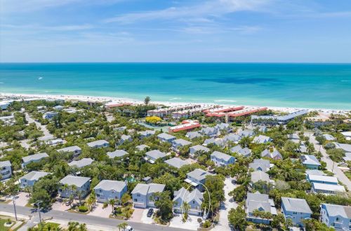 AMI's Salty Breeze | Holmes Beach, FL | Sato Real Estate